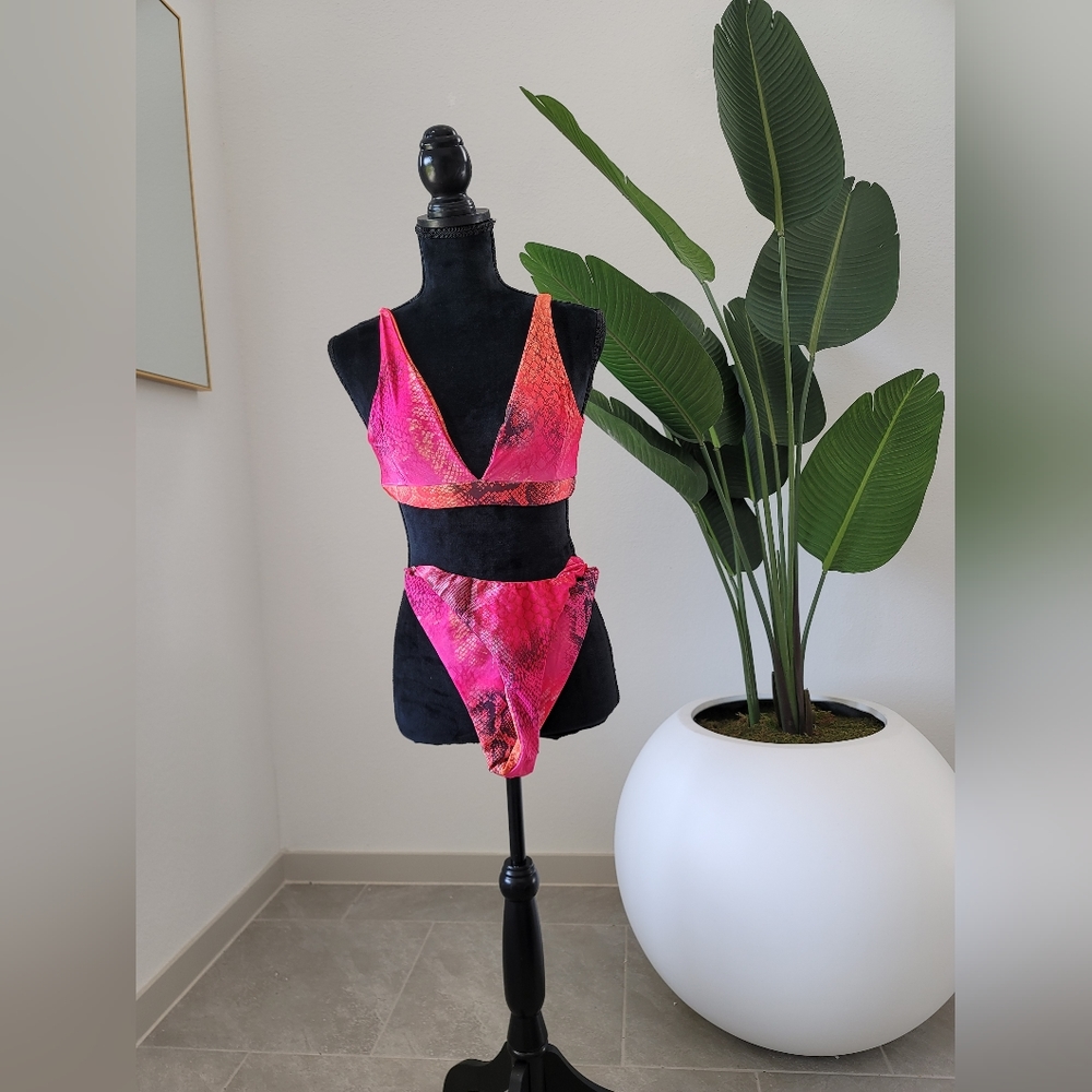 Gorgeous Boohoo Pink Snakeskin Bikini